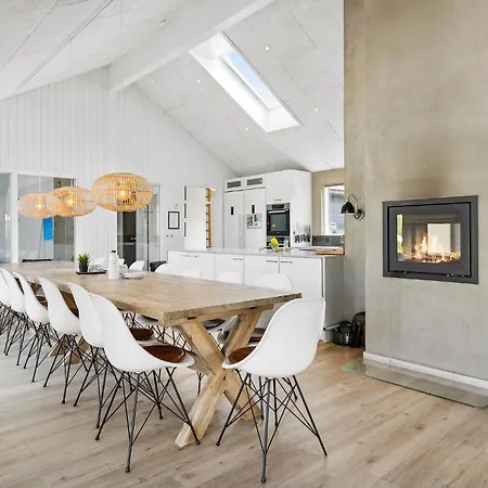 9 Bedroom Lovely In Ringkobing * Sondervig
